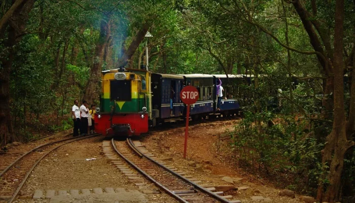 toy-train-Matheran-hill-station